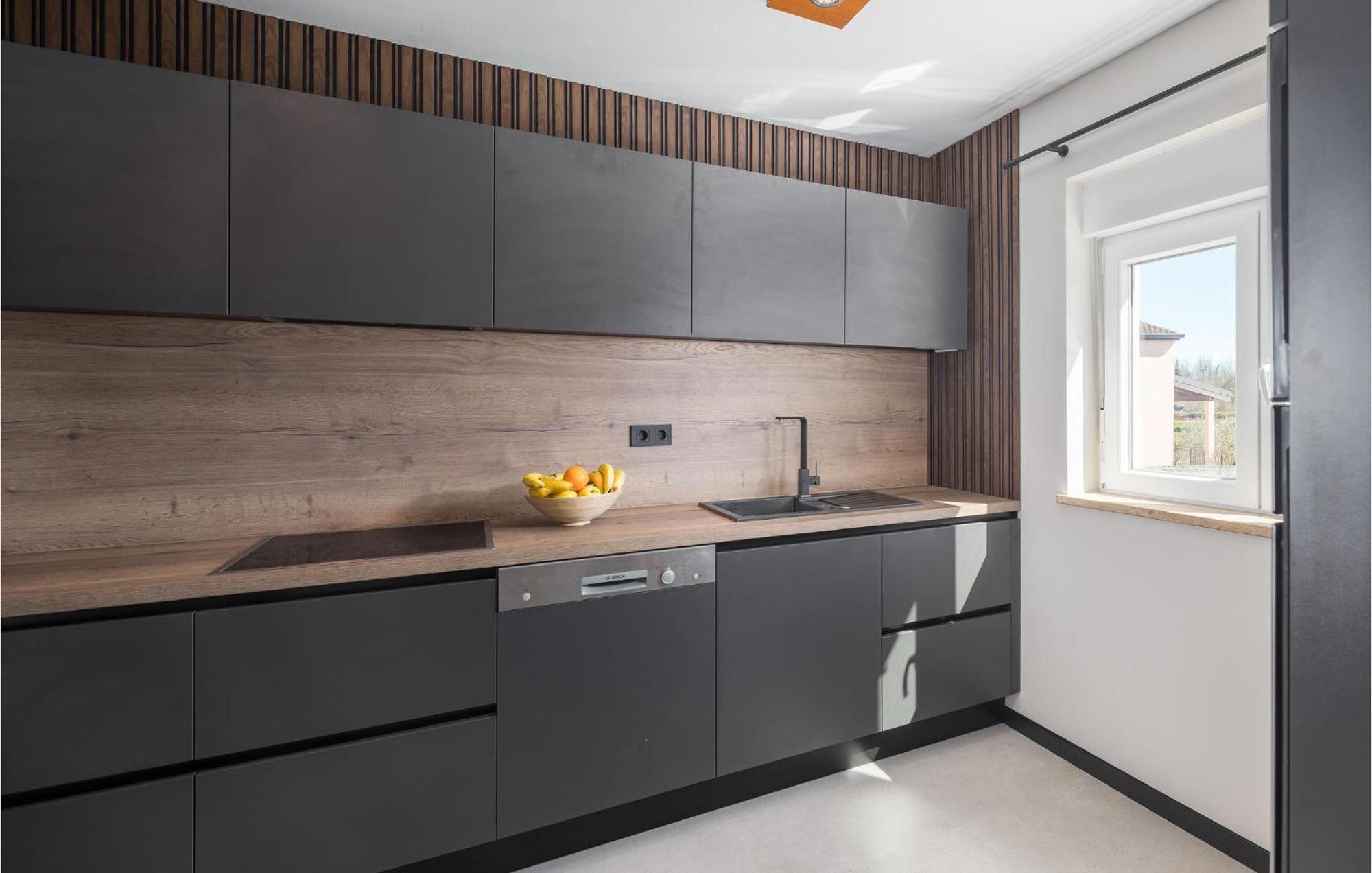 3 Bedroom Lovely Home In Porec