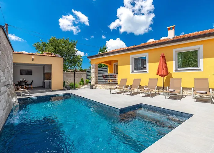 3 Bedroom Lovely Home In Porec